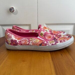 City Sneaks multicolor floral slip on size 6.5